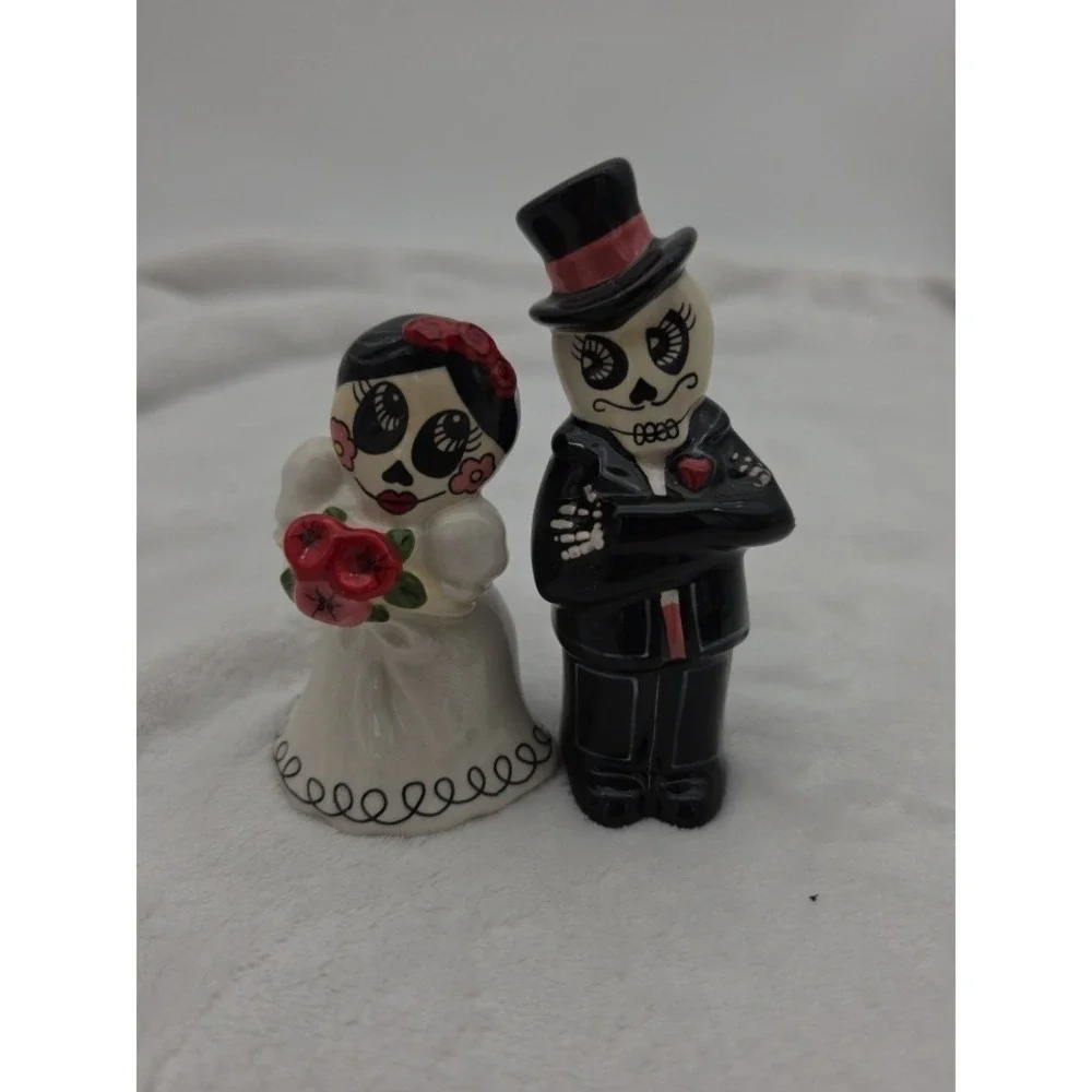 Day Of The Dead Salt And Pepper Shakers sugar skull Man woman Día de los Muertos